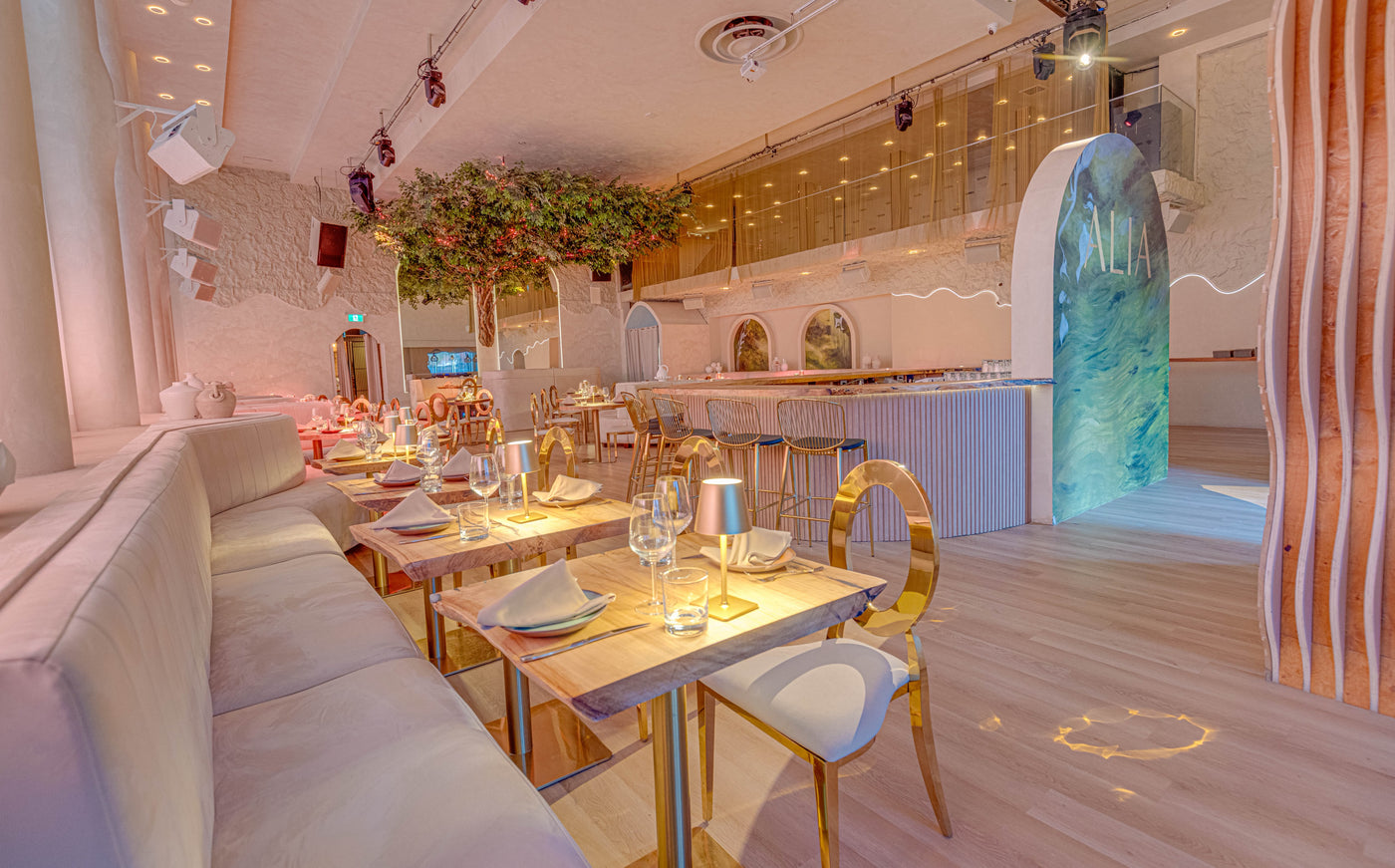 The room at 997 Rue Saint-Jacques set for a corporate day, photograph 6 of six