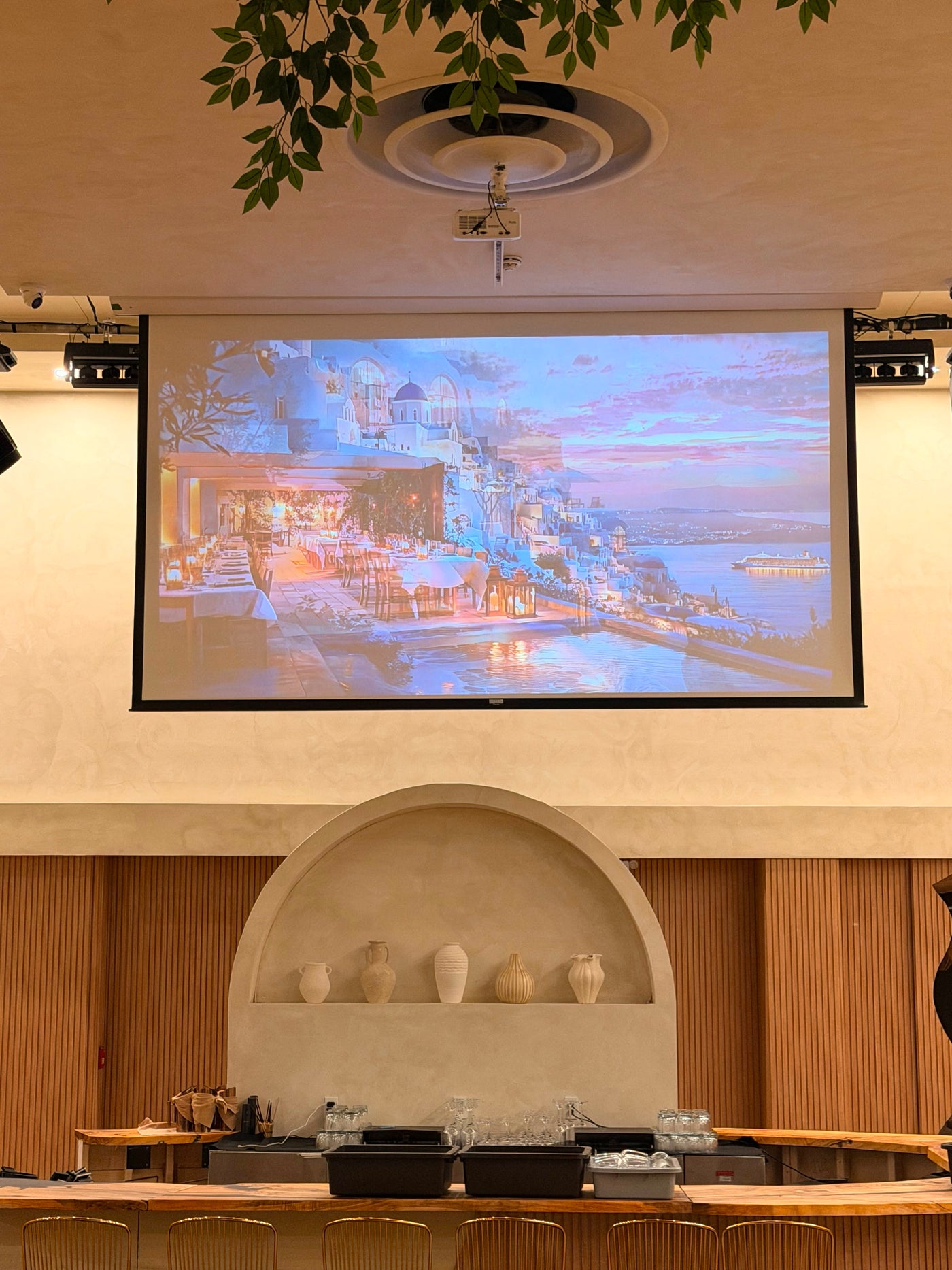 The room at 997 Rue Saint-Jacques set for a corporate day, photograph 4 of six